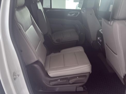 Used 2023 GMC Yukon XL SLT w/ SLT Luxury Package AWD/4WD image 12