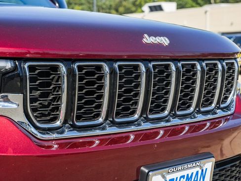 Used 2024 Jeep Grand Cherokee Limited image 12
