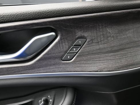 Used 2024 Jeep Grand Cherokee Limited image 15