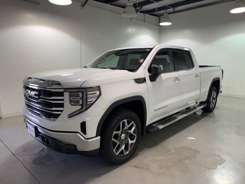 Used 2022 GMC Sierra 1500 SLT AWD/4WD image 3