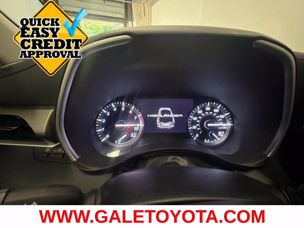 Used 2021 Toyota Highlander XLE AWD/4WD image 23