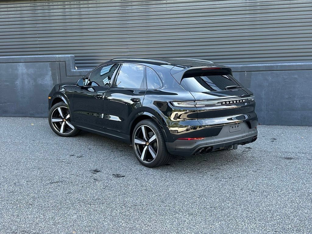 Certified 2025 Porsche Cayenne AWD/4WD image 3