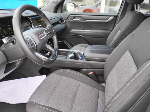 Used 2025 GMC Acadia Elevation image 11