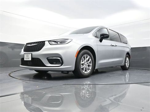 New 2026 Chrysler Pacifica Select image 19