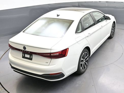Used 2026 Volkswagen Jetta SE FWD image 48