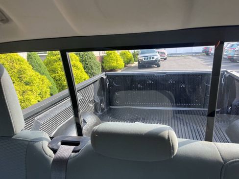 Used 2016 RAM 1500 Classic SLT AWD/4WD image 29