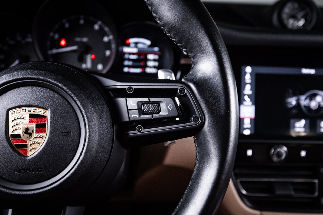 Certified 2024 Porsche Macan AWD/4WD image 16