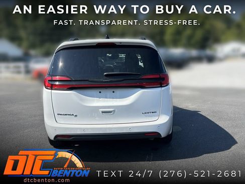 Used 2025 Chrysler Pacifica Limited FWD image 4