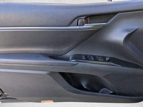 Used 2019 Toyota Camry SE image 11