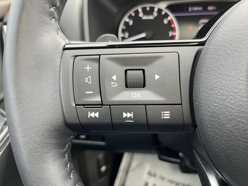 Used 2023 Nissan Rogue SV w/ SV Premium B Package image 23