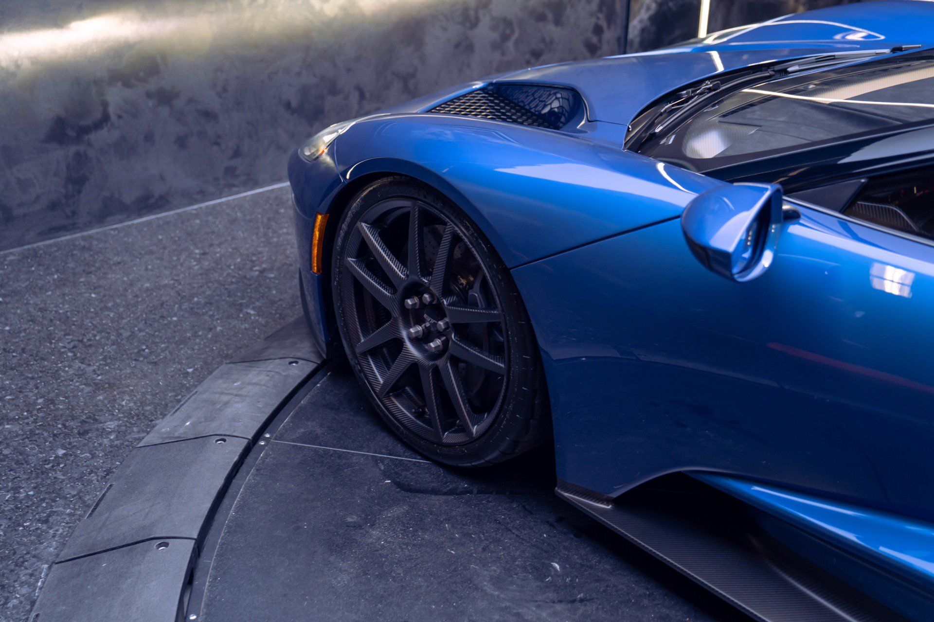 Used 2021 Ford GT RWD image 16