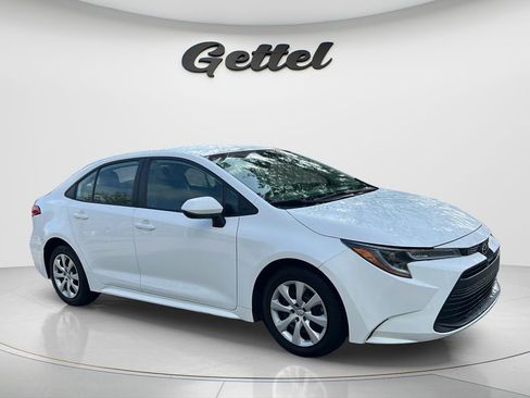 Certified 2024 Toyota Corolla LE FWD image 3