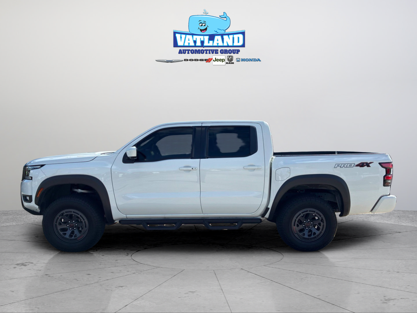 Used 2025 Nissan Frontier PRO-4X w/ Pro Convenience Package AWD/4WD image 2