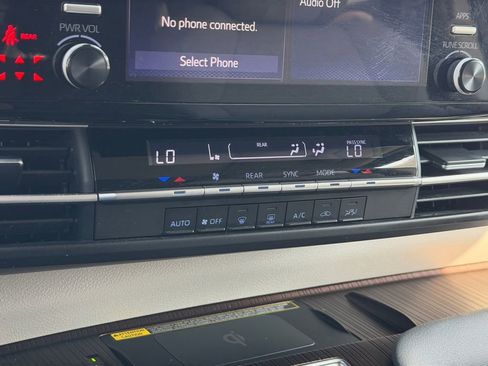 Used 2021 Toyota Sienna LE w/ LE Plus Package image 22