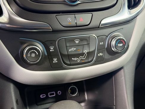 Used 2023 Chevrolet Equinox LS FWD image 16