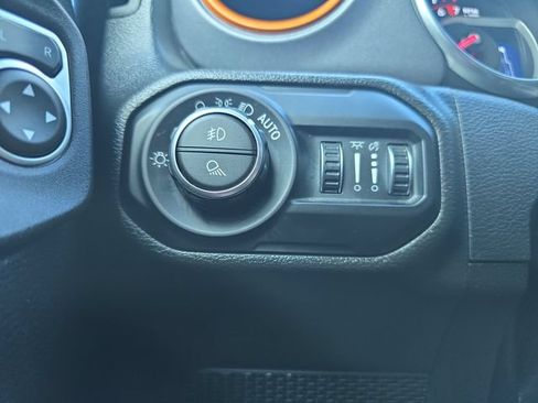 Used 2022 Jeep Gladiator Mojave w/ Cold Weather Group AWD/4WD image 28