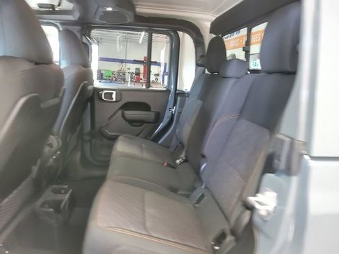 Used 2025 Jeep Gladiator Mojave w/ Safety Group image 18