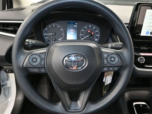 Used 2025 Toyota Corolla LE image 5