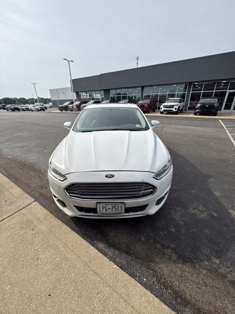 Used 2014 Ford Fusion SE w/ Equipment Group 202A FWD image 3