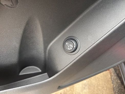 Used 2023 Chevrolet Equinox LT image 12