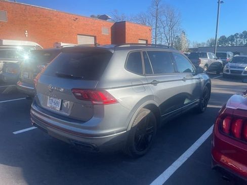 Used 2022 Volkswagen Tiguan SE R-Line image 3