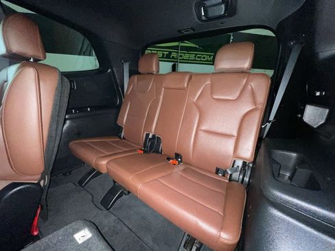 Used 2023 Kia Telluride EX w/ EX Captain's Chair Package image 27