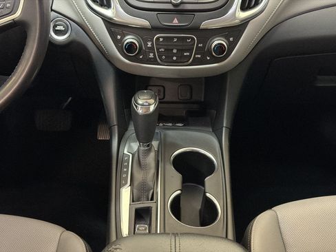 Used 2018 Chevrolet Equinox Premier FWD image 16