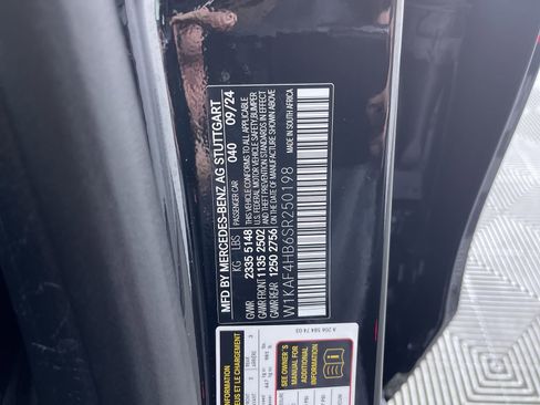 Used 2025 Mercedes-Benz C 300 4MATIC Sedan image 14