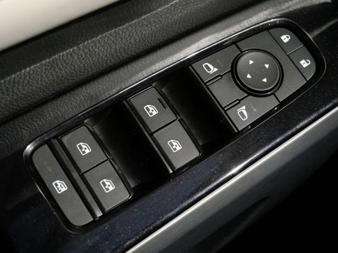 Used 2023 Nissan Pathfinder SL AWD/4WD image 19