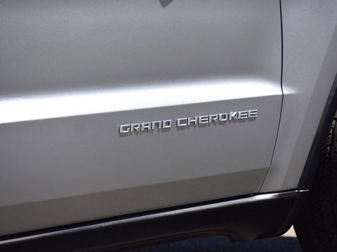 Used 2015 Jeep Grand Cherokee Limited w/ Luxury Group II AWD/4WD image 17