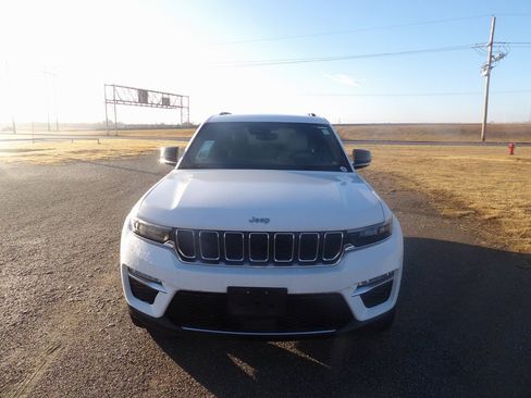 Used 2023 Jeep Grand Cherokee Limited image 3