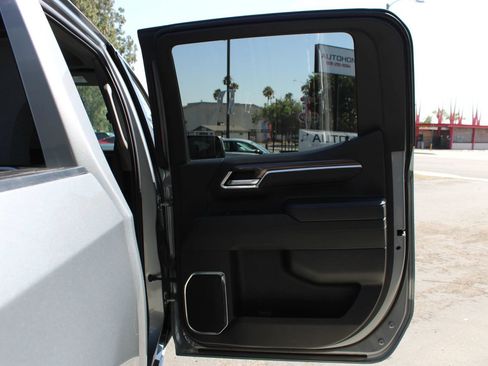 Used 2025 Chevrolet Silverado 1500 LT RWD image 9