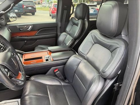 Used 2018 Lincoln Navigator Reserve w/ Technology Package AWD/4WD image 19