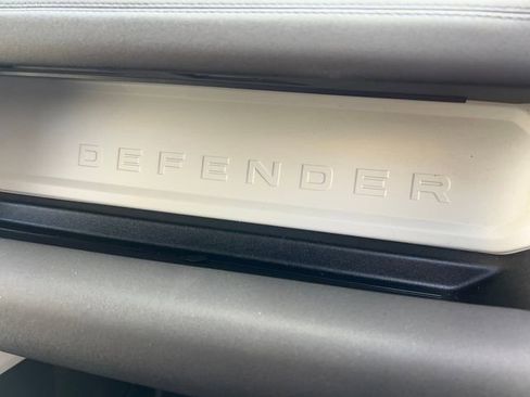 Used 2020 Land Rover Defender 110 First Edition image 11