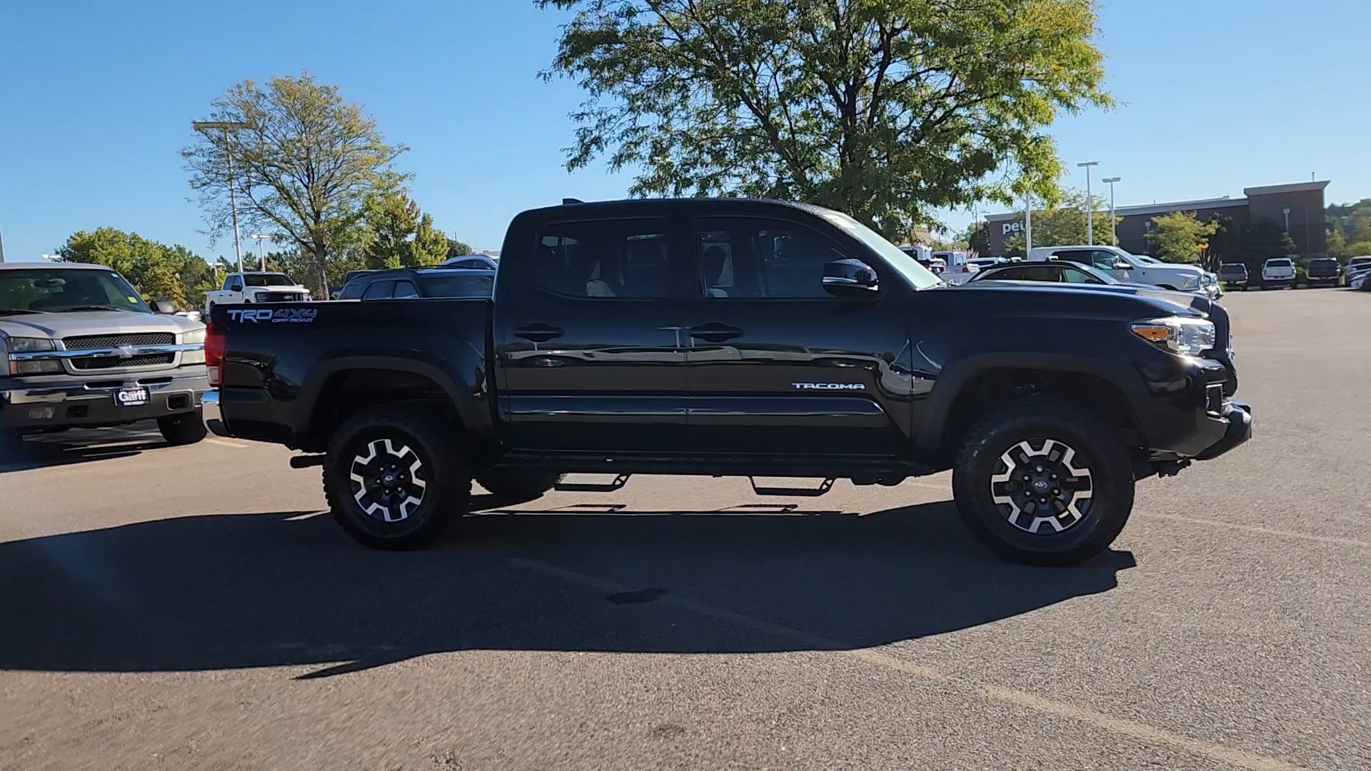Used 2016 Toyota Tacoma TRD Off-Road w/ Towing Package AWD/4WD image 10