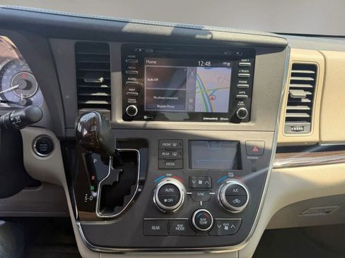 Used 2018 Toyota Sienna XLE w/ XLE Navigation Package AWD/4WD image 21