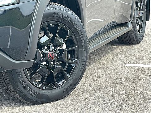 Used 2025 Nissan Armada PRO-4X image 3