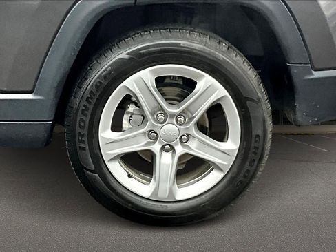 Used 2024 Jeep Compass Latitude image 50