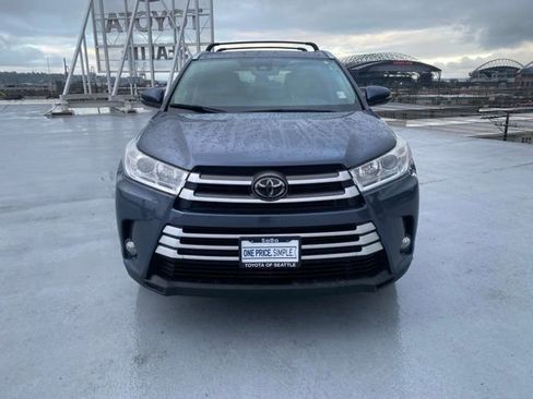 Used 2018 Toyota Highlander XLE image 3