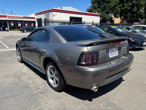 Used 2001 Ford Mustang GT RWD image 6