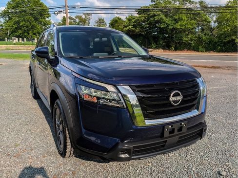 Used 2023 Nissan Pathfinder SV FWD image 3