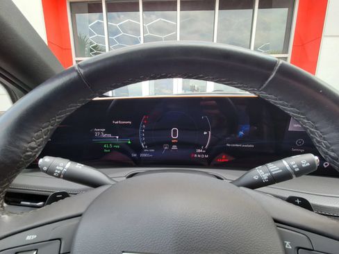 Used 2025 Cadillac XT4 Premium Luxury FWD image 13