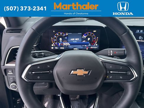 Used 2025 Chevrolet Suburban Premier image 25