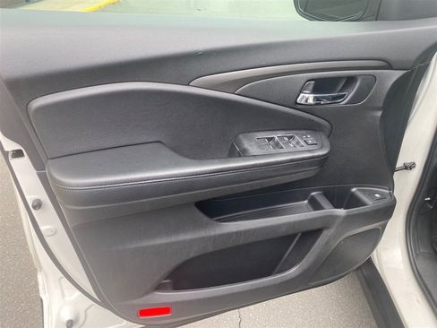Used 2019 Honda Pilot LX image 8