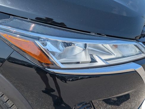 Used 2023 Nissan Kicks SV FWD image 5