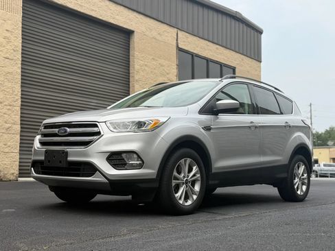 Used 2017 Ford Escape SE w/ Equipment Group 201A AWD/4WD image 38
