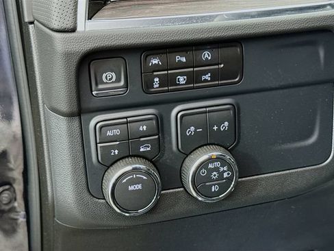Used 2025 Chevrolet Tahoe Premier AWD/4WD image 11
