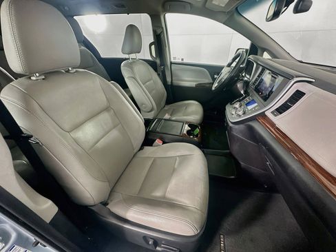 Used 2017 Toyota Sienna Limited Premium AWD/4WD image 31