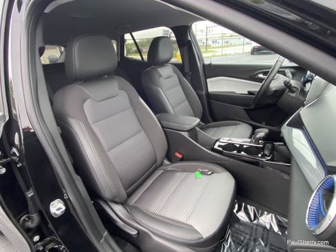 Used 2025 Chevrolet Trax LT w/ LT Convenience Package FWD image 35