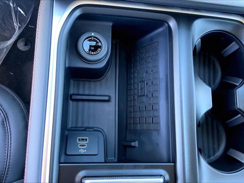 New 2025 Ford Expedition Active image 19